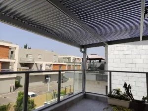 פרגולה חשמלית במרפסת